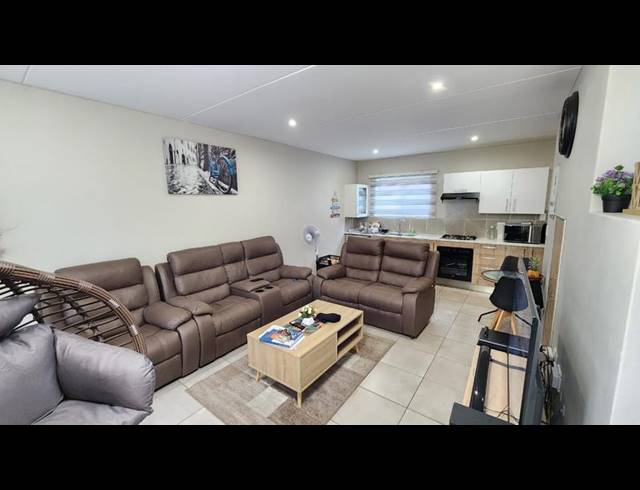 2 BEDROOM TOWNHOUSE FOR SALE IN ALBERTSDAL